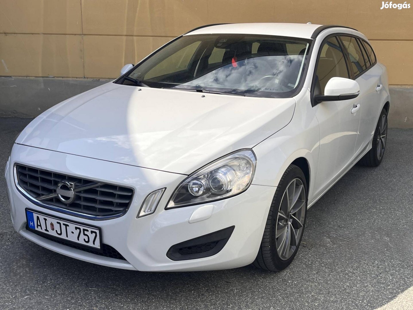Volvo V60 2.0 D [D3] Momentum Geartronic Vezérl...
